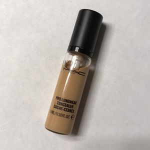 MAC Pro Longwear Concealer NC20 + Clinique lippie